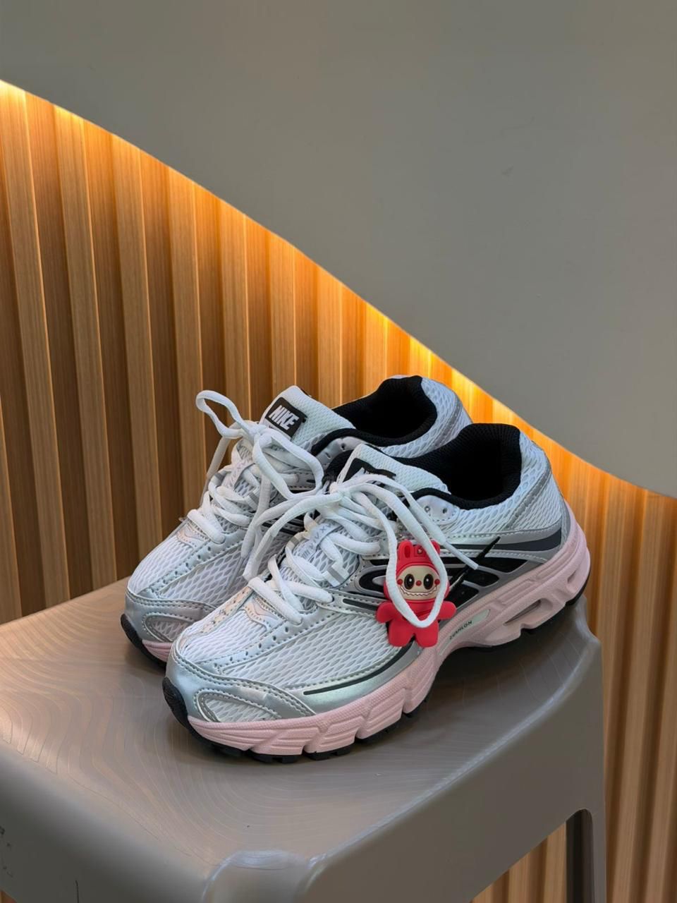 NIKE VOMERO SUELA ROSA