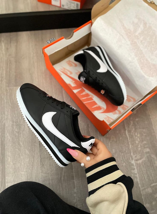 NIKE CORTEZ NEGRA
