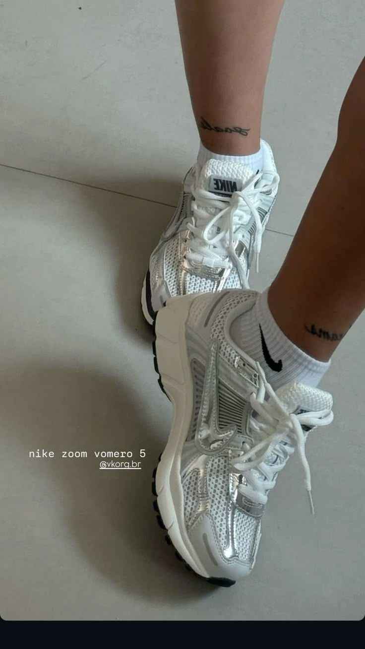 NIKE VOMERO GRIS DAMA & HOMBRE