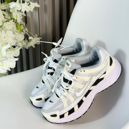 NIKE P6000 GRIS ROJO