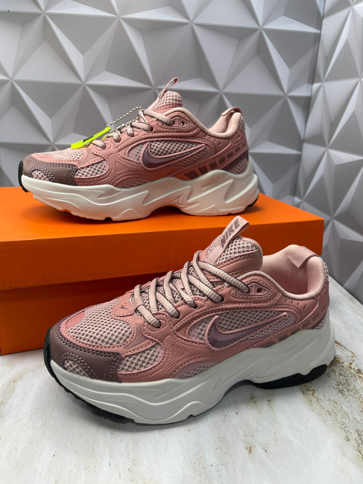 4017 NIKE DAMA
