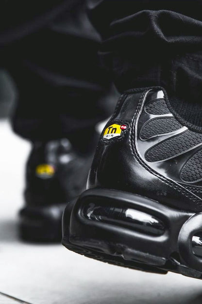 NIKE TN NEGRA DAMA Y HOMBRE