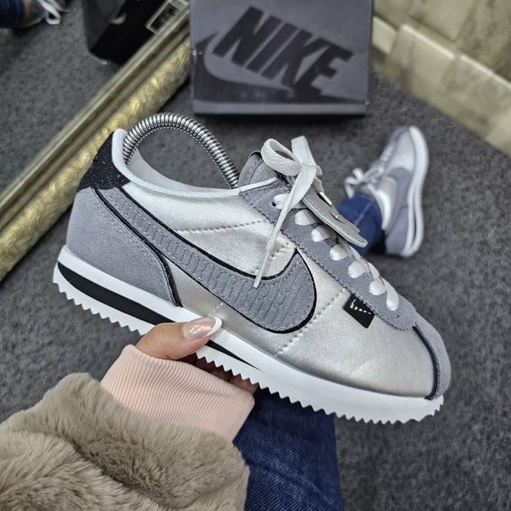 NIKE CORTEZ GRIS