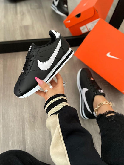 NIKE CORTEZ NEGRA