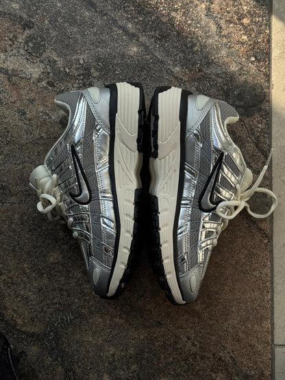 NIKE P6000 DAMA GRIS 🩶