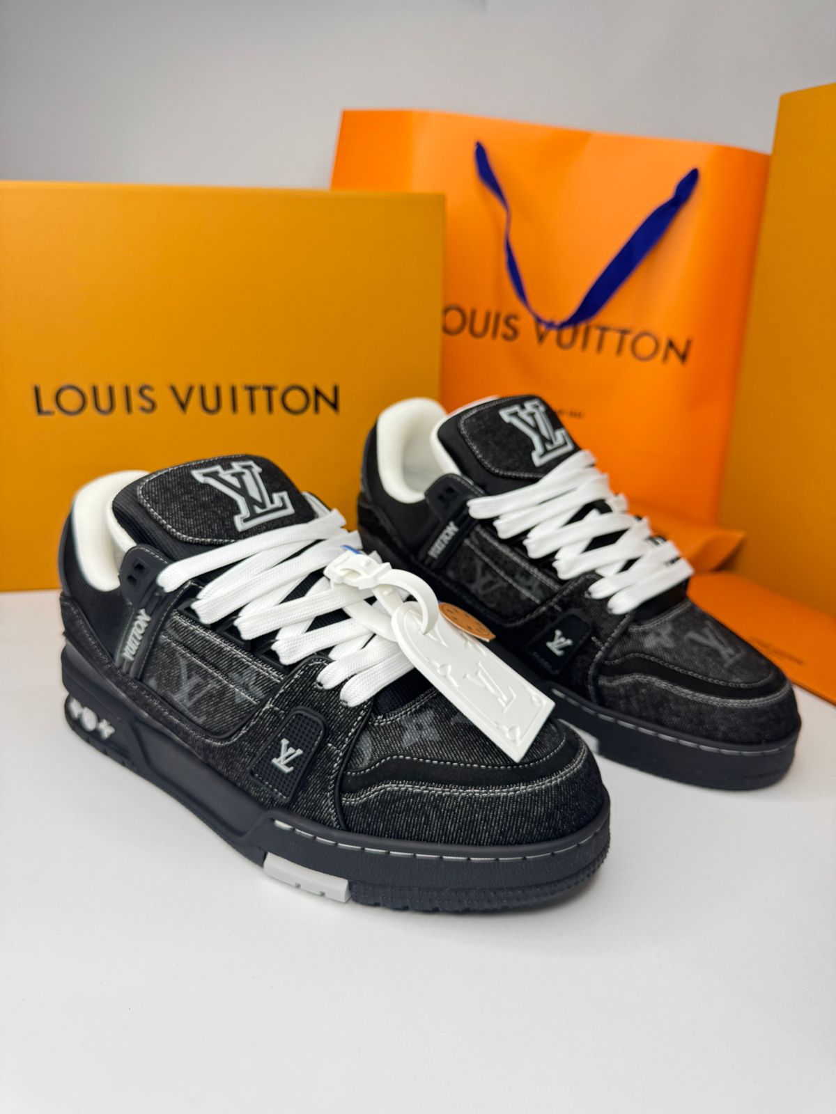 LV TRAINER PINK