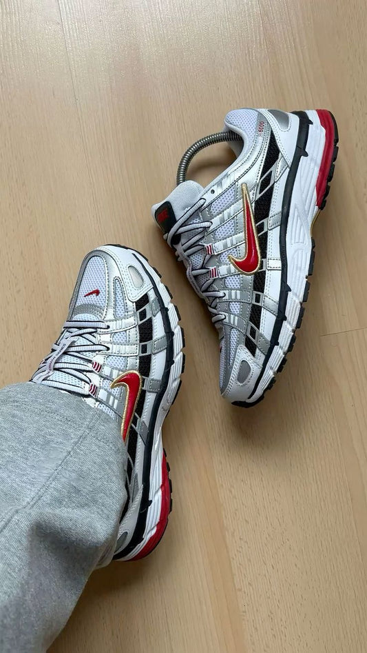 NIKE P6000 GRIS ROJO