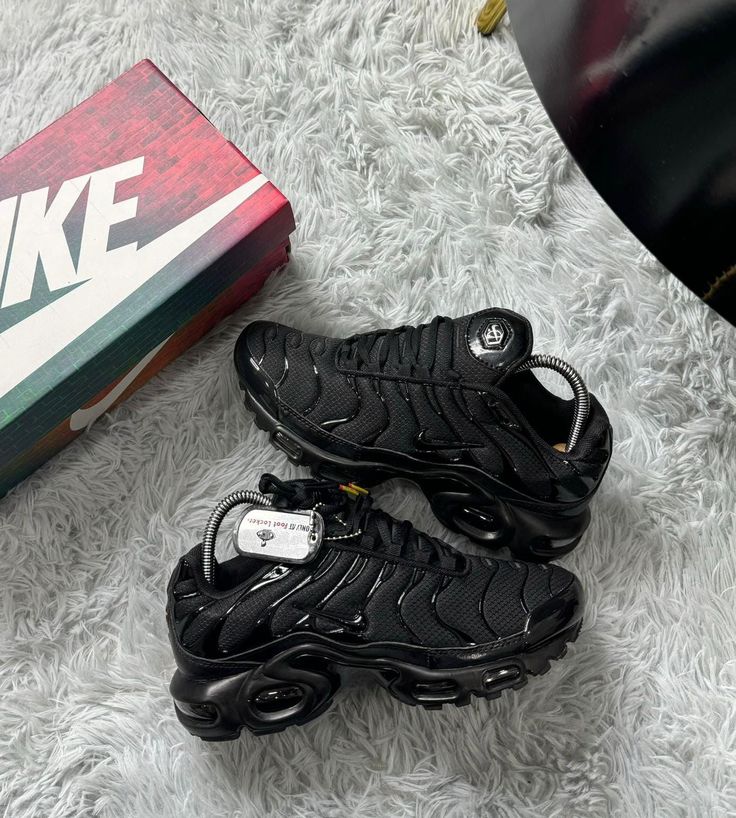NIKE TN NEGRA DAMA Y HOMBRE