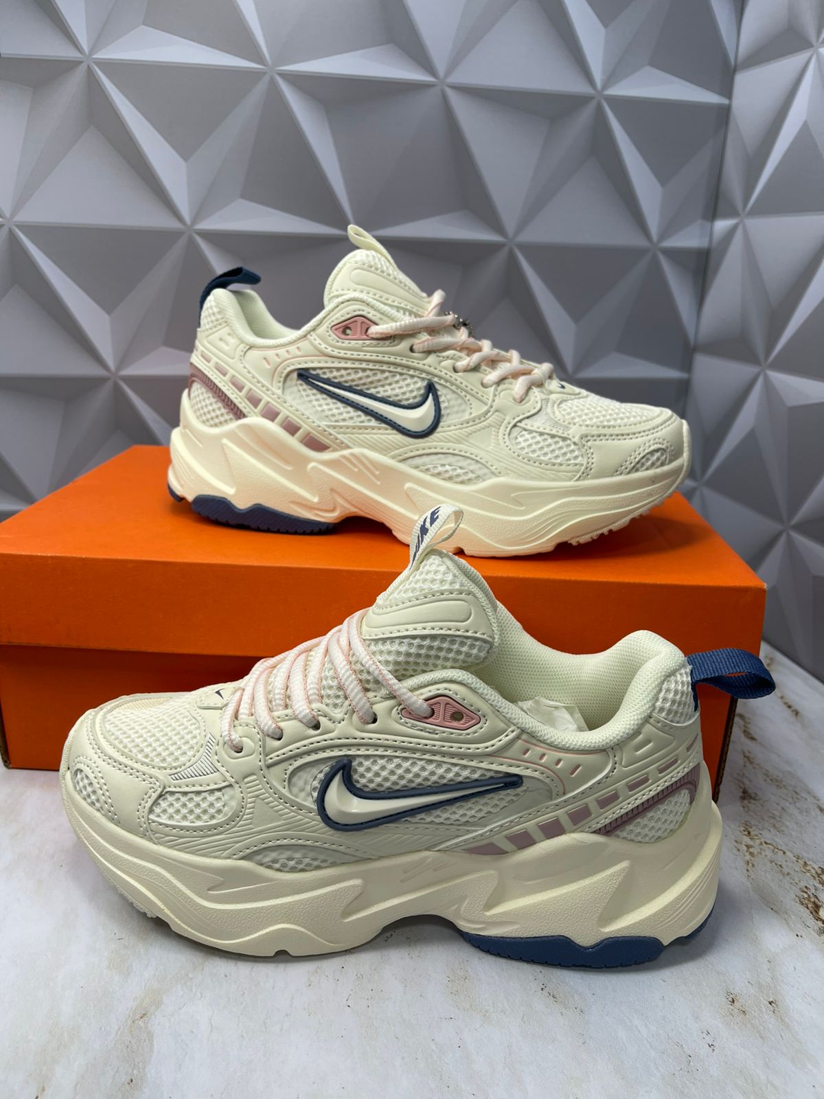 4015 NIKE DAMA