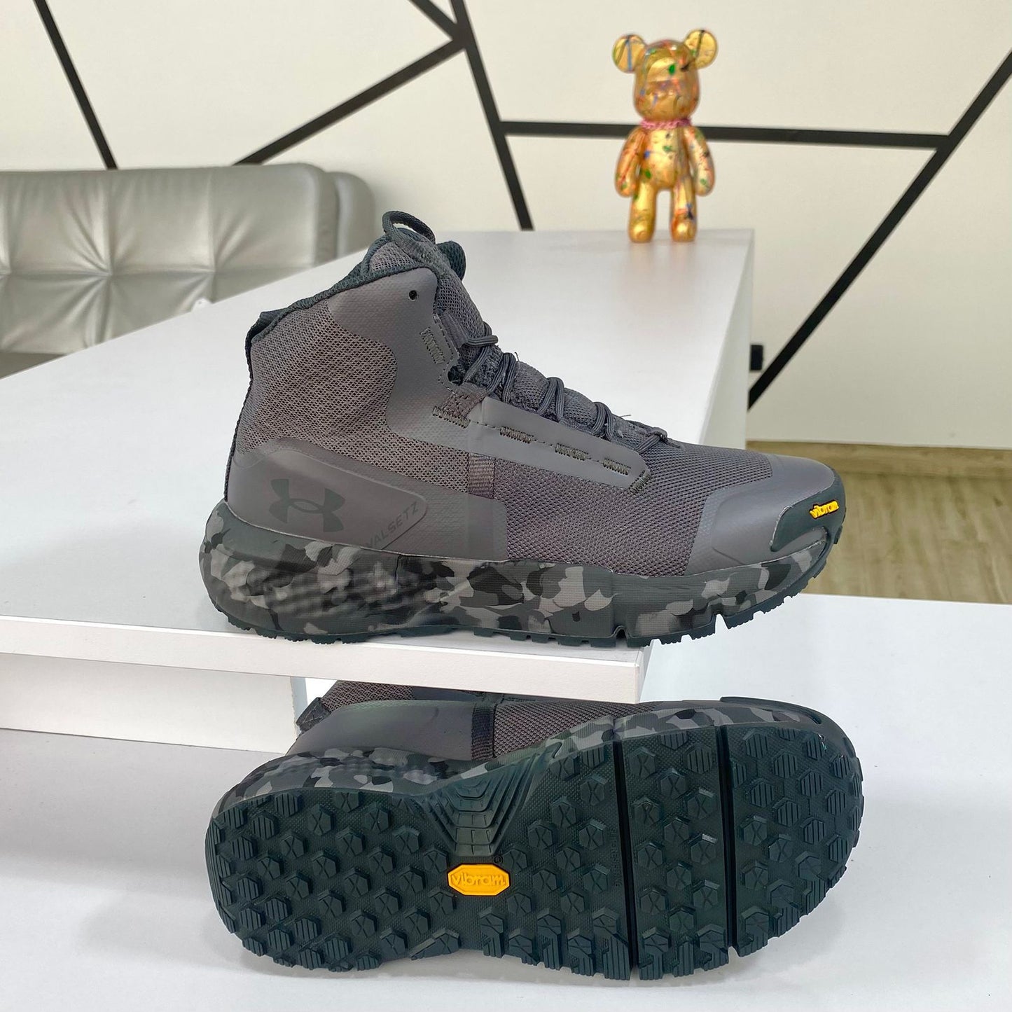 BOTA UNDER MILITAR