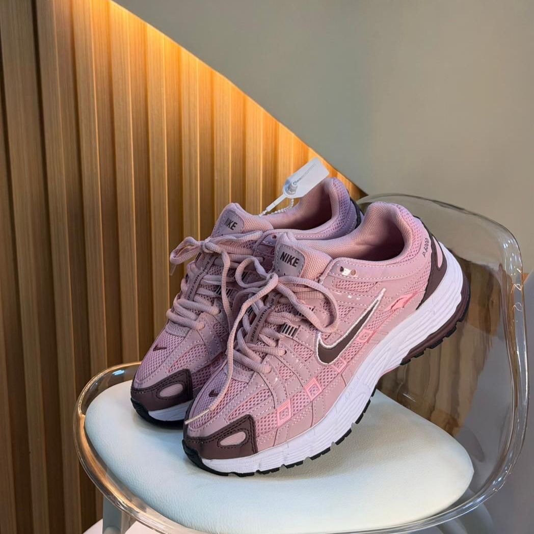 NIKE P6000 GRIS ROJO