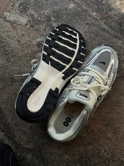 NIKE P6000 DAMA GRIS 🩶