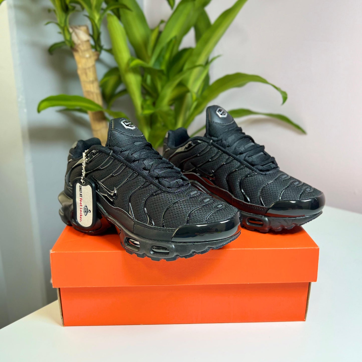 NIKE TN NEGRA