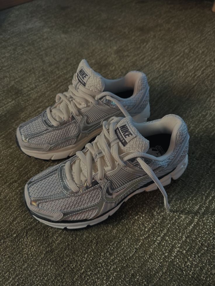 NIKE VOMERO GRIS DAMA & HOMBRE