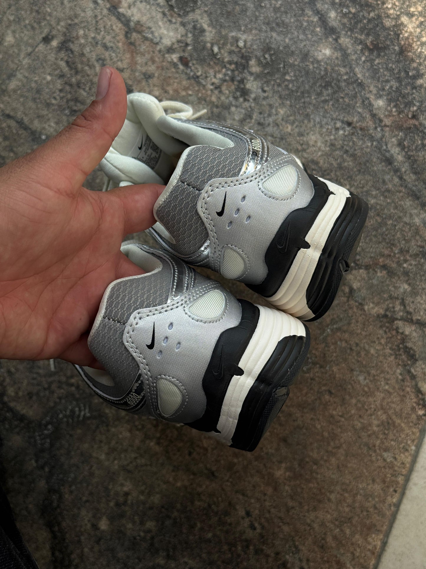 NIKE P6000 DAMA GRIS 🩶