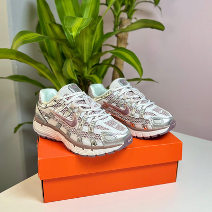 NIKE P6000 GRIS ROJO