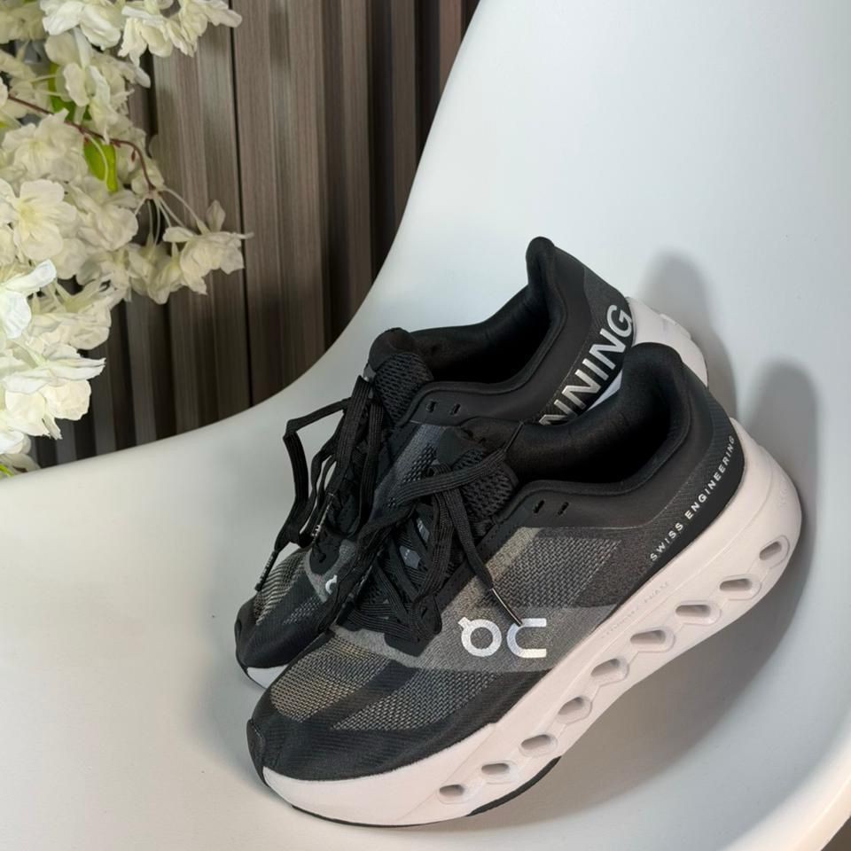 ON CLOUD DAMA Y HOMBRE